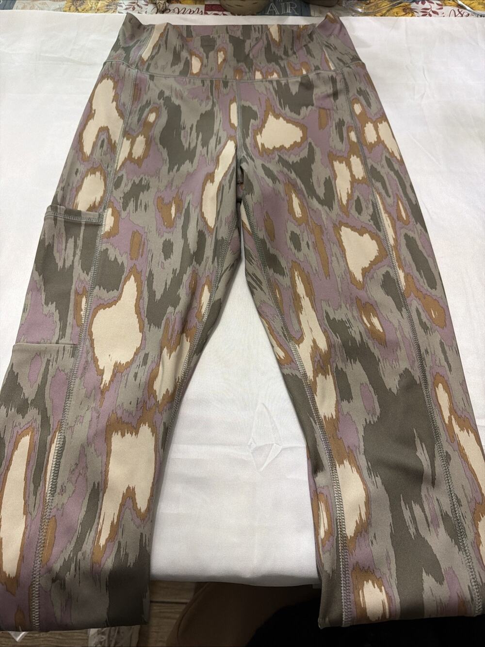 Columbia PFG Women’s Medium Fishing Leggings Camo Print Utility Pocket